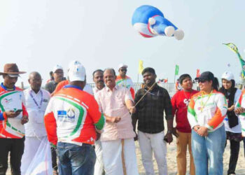 ബേപ്പൂര്‍-ജലമേള;-ആകാശ-വിസ്മയമായി-പട്ടം-പറത്തൽ