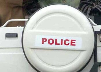 വാഹനം-വേ​ഗത-കുറച്ച്-നിർത്താൻ-ശ്രമിക്കുന്നതിനിടെ-സിപിഒ-സുഹൃത്തിന്റെ-കൈയ്ക്കുപിടിച്ച്-വലിച്ച്-താഴെയിടാൻ-നോക്കി,-മൂന്നുപേരും-താഴെവീണു-രാഹുൽ!!-പരുക്കു-പറ്റിയ-അവരോടും-കൂടെ-വരാൻ-പറഞ്ഞു,-അതു-വേണ്ട,-ഞാൻ-കൊണ്ടു-വന്നുകൊള്ളാം-എന്നു-പറഞ്ഞു-വെളുപ്പിക്കാൻ-ശ്രമിച്ച്-ഡിസിപി