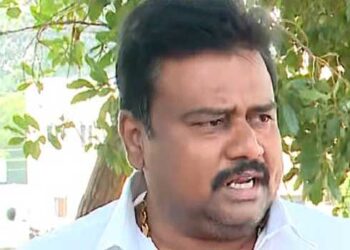 ഞാൻ-ഡി-മണി-അല്ല,-പേര്-എം-എസ്-മണി,-ശബരിമലയിൽ-ഇതുവരെ-വന്നിട്ടില്ല,-പോറ്റിയെ-അറിയില്ല,-ഇപ്പോൾ-ഉപയോ​ഗിക്കുന്നത്-ബാലമുരുകന്റെ-സിം,-അവനും-പാവം!!-ഇനിയും-വേട്ടയാടിയാൽ-ആത്മഹത്യ-ചെയ്യും,-ചോദ്യം-ചെയ്തത്-ഡി-മണിയെ-തന്നെ,-പേര്-മാറ്റിപ്പറയുന്നത്-ആശയക്കുഴപ്പം-സൃഷ്ടിക്കാനുള്ള-ശ്രമത്തിന്റെ-ഭാഗം-എസ്ഐടി