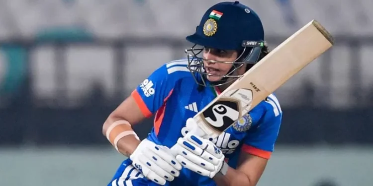 കാര്യവട്ടത്ത്-റൺമഴ-പെയ്യിച്ച്-മന്ദാന;-റെക്കോർഡ്-വേഗത്തിൽ-10,000-രാജ്യാന്തര-റൺസ്