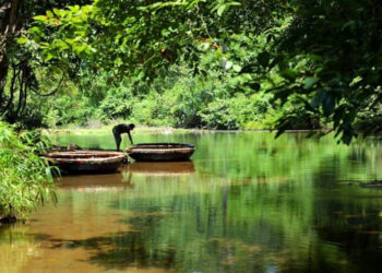 കാടിന്റെ-മൗനത്തിലൊരു-‘കുട്ടവഞ്ചി-സവാരി’