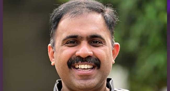 തെരഞ്ഞെടുപ്പിന്റെ-തലേന്നാൾ-രാത്രി-സിപിഎമ്മിന്റെ-ജില്ലാ-നേതൃത്വം-പണക്കെട്ടുകളുമായി-വന്ന്-ഔസേപ്പച്ചനെ-വലയിൽ-വീഴ്ത്തി,-രാവിലെ-ഔസേപ്പച്ചന്-വോട്ട്-ചെയ്യാൻ-വന്ന-യുഡിഎഫ്-അംഗങ്ങൾ-കാണുന്നത്-സിപിഎമ്മിന്റെ-പ്രൊട്ടക്ഷനിൽ-സ്ഥാനാർത്ഥിയായി-പ്രസിഡന്റ്-സ്ഥാനത്തേക്ക്-മത്സരിക്കാൻ-വരുന്ന-ഔസേപ്പച്ചനെ…-ഇനി-ശ്രീ-സ്വരാജിനോട്,-പി-എം-ശ്രീ-യിൽ-ഒപ്പിട്ട-ദിവസം-അങ്ങയുടെ-നാവ്-ഉളുക്കി-ഇരിക്കുകയായിരുന്നോ?-അബിൻ-വർക്കി