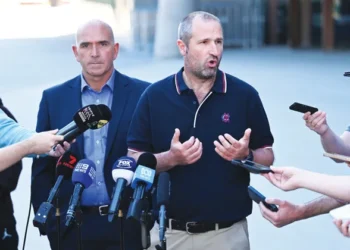 മെല്‍ബണിലെ-പിച്ചില്‍-ഐസിസിക്ക്-അസംതൃപ്തി