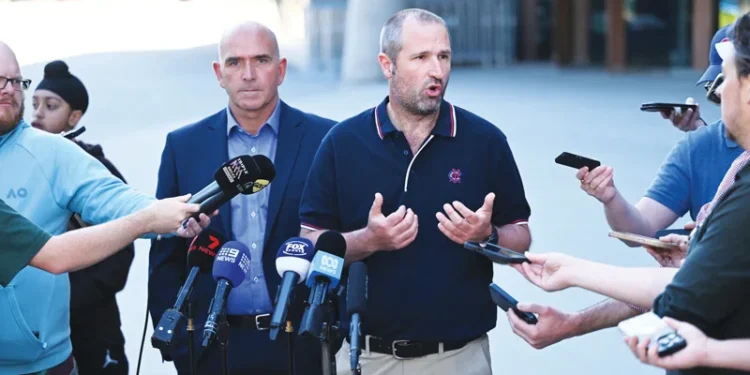 മെല്‍ബണിലെ-പിച്ചില്‍-ഐസിസിക്ക്-അസംതൃപ്തി