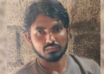 സോഷ്യൽമീഡിയയിൽ-മതവിദ്വേഷ-പോസ്റ്റുകൾ,-മെസഞ്ചർ-വഴി-പാക്ക്-ബന്ധം,-പാക്കിസ്ഥാനിൽ-നിന്ന്-എകെ-47-തോക്കുകൾ-വാങ്ങുന്നതിനുള്ള-ശ്രമങ്ങൾ!!-തൃശൂരിൽ-അസം-സ്വദേശി-അറസ്റ്റിൽ