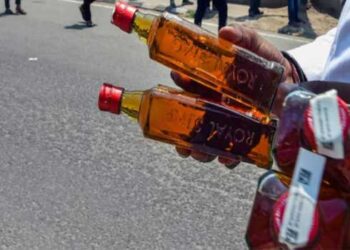 കുടിച്ചു-കൂമ്പുവാട്ടുന്നവരുടെയെണ്ണം-ദിനംപ്രതി-കൂടുമാണല്ലോ…പുതുവർഷത്തലേന്നു-ബവ്റിജസ്-കോർപറേഷന്-1693-കോടി-രൂപയുടെ-അധിക-വിൽപന,-ആകെ-വിറ്റത്-12564-കോടിയുടെ-മദ്യം,-കോടിപതി-കടവന്ത്ര-ഔട്ലെറ്റ്,-വിറ്റത്-117-കോടിയുടെ-മദ്യം,-വിദേശമദ്യവും-ബീയറും-വൈനുമായി-വിറ്റുപോയത്-2.07-ലക്ഷം-കെയ്സ്