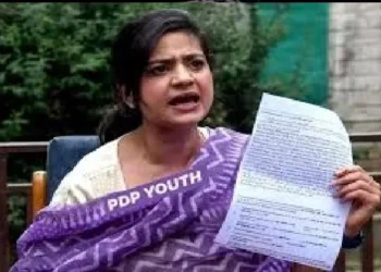 ‘പലസ്തീനെ-പിന്തുണച്ചാൽ-എന്താണ്-തെറ്റ്?-ആർട്ടിക്കിൾ-370-തിരിച്ചു-കൊണ്ടുവരണം’-മുൻ-മുഖ്യമന്ത്രി-മെഹബൂബ-മുഫ്തിയുടെ-മകൾ-ഇൽതിജ-മുഫ്തി
