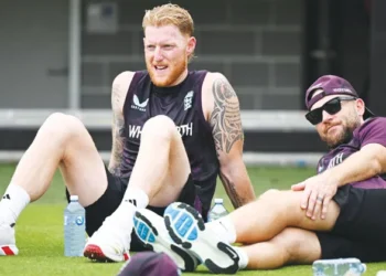 മക്കല്ലം-തുടരണമെന്ന്-സ്റ്റോക്‌സ്