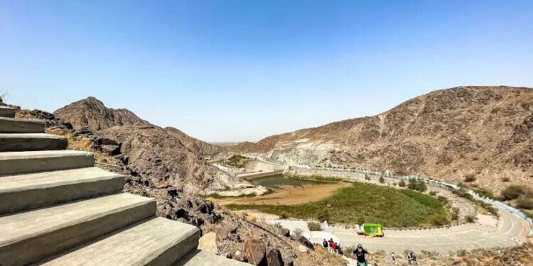 മൺകൂനകൾക്കപ്പുറം;-യുഎ.ഇയിലെ-ഹൈക്കിങ്-പാതകൾ