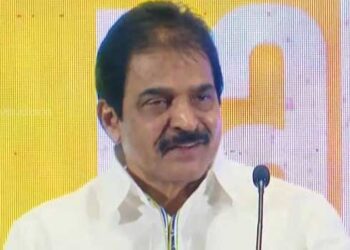 സ്വയം-സ്ഥാനാർത്ഥിത്വം-ആരും-പ്രഖ്യാപിക്കേണ്ട,-വിജയ-സാധ്യത-മാത്രമാകും-മാനദണ്ഡം…-ആദ്യ-സ്ഥാനാർഥി-പട്ടിക-ഈമാസം-20നകം,-കേരളത്തിൻ്റെ-ചരിത്രത്തിൽ-രണ്ട്-ശത്രുക്കളെ-നേരിടേണ്ടി-വന്ന-തെരഞ്ഞെടുപ്പാണ്-ഇത്,-ബിജെപിയും-സിപിഎമ്മും-ഒത്ത്-കൂടിയാലും-പ്രശ്നമില്ല,-അത്-തദ്ദേശ-തെരഞ്ഞെടുപ്പ്-തെളിയിച്ചു-കെസി-വേണുഗോപാൽ