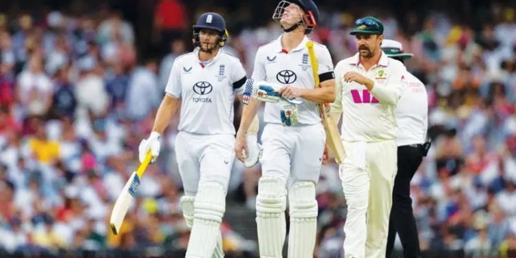 ആഷസ്:-സിഡ്‌നിയില്‍-ആദ്യദിനം-ഇംഗ്ലണ്ടിന്-മഴ-ആശ്വാസം