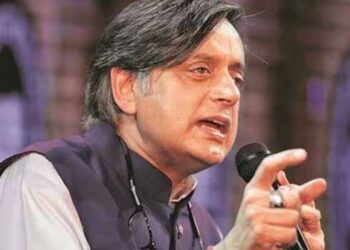 തെറ്റിദ്ധാരണയുടെ-ആവശ്യമില്ല,-17-വർഷം-പാർട്ടിക്കൊപ്പം-പ്രവർത്തിച്ച-താൻ-പാർട്ടി-ലൈനിൽ-നിന്ന്-അകന്നുപോയിട്ടില്ല,-തെരഞ്ഞെടുപ്പ്-പ്രചാരണത്തില്‍-സജീവമായി-പ്രവര്‍ത്തിക്കും!!-മുഖ്യമന്ത്രിയാവാന്‍-അര്‍ഹതയുള്ള-പലരും-പാര്‍ട്ടിയിലുണ്ട്,-തെരഞ്ഞെടുപ്പിന്-ശേഷം-കൂടിയാലോചിച്ച്-തീരുമാനിക്കും-ശശി-തരൂർ