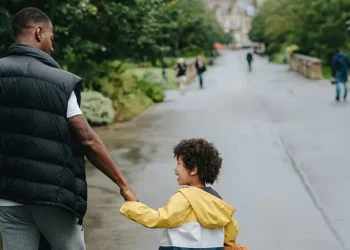 ജനിക്കുമ്പോൾ-അമ്മയെപ്പോലെ,-വളരുമ്പോൾ-അച്ഛനെപ്പോലെ;-ഇതിന്-പിന്നിലെ-കാരണമിതാണ്