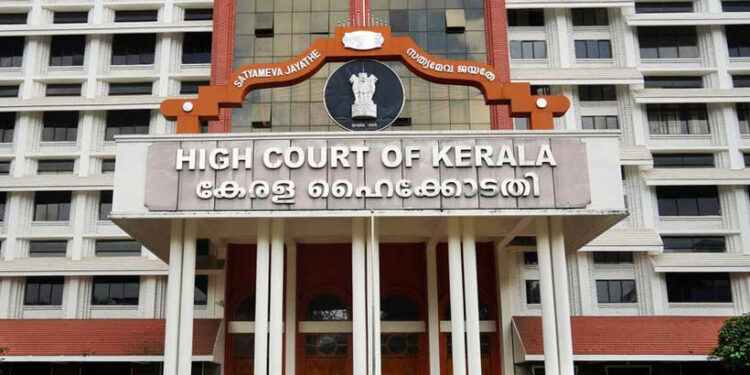 കള്ളക്കേസിൽ-കുടുക്കിയ-പോലീസിന്-ഹൈക്കോടതിയുടെ-പ്രഹരം;-പ്രവാസിക്ക്-14-ലക്ഷം-രൂപ-നഷ്ടപരിഹാരം-നൽകണം