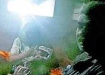 21-വർഷത്തേക്കു-11-ലക്ഷം-രൂപ-ലോണെടുത്തു,-ഇതുവരെ-അടച്ചത്-5-ലക്ഷം!!-കോവിഡ്-വന്നതോടെ-വിദേശത്തുള്ള-ജോലി-നഷ്ടമായി,-പിന്നാലെ-അപകടത്തിൽ-പെട്ടതോടെ-അടവ്-മുടങ്ങി,-കുടിശിക-നിർത്തി-ബാക്കി-തുകയടയ്ക്കാമെന്ന്-പറഞ്ഞിട്ടും-ബാങ്ക്-കേട്ടില്ല,-5-മാസമായ-കുഞ്ഞിനേയും-മൂന്നു-വയോധികരും-അടങ്ങുന്ന-കുടുംബത്തെ-തെരുവിലിറക്കി-വീട്-ജപ്തി-ചെയ്ത്-ബാങ്ക്