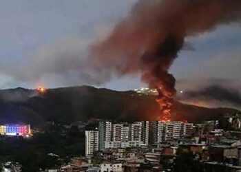 “തീവ്രമായ-ഒരു-ശബ്ദ-തരംഗം…-പെട്ടെന്ന്-എൻറെ-തലയ്ക്കുള്ളിൽ-നിന്നും-പൊട്ടിത്തെറിക്കുന്നത്-പോലെ-തോന്നി,-ഞങ്ങളുടെ-എല്ലാവരുടെയും-മൂക്കിൽ-നിന്നും-രക്തം-ഒഴുകി,-ചിലർ-രക്തം-ഛർദ്ദിച്ചു,-ഒന്നനങ്ങാൻ-പോലും-കഴിയാതെ-പലരും-താഴെ-വീണു,-ആ-സോണിക്-ആയുധത്തിന്-ശേഷം-ഞങ്ങൾക്ക്-എഴുന്നേൽക്കാൻ-പോലും-കഴിഞ്ഞില്ല’…-മഡൂറോയെ-പിടികൂടാൻ-അമേരിക്ക-ഉപയോഗിച്ചത്-രഹസ്യായുധം?