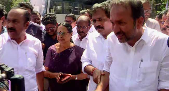 ആർ.-ബാലകൃഷ്ണപിള്ളയെ-അട്ടിമറിച്ച്-തുടക്കം,-മൂന്നു-പതിറ്റാണ്ട്-നീണ്ടുനിന്ന-ഇടതു-ബന്ധം-ഉപേക്ഷിച്ച്-വലതു-കൈ-പിടിച്ചു!!-സിപിഎം-മുൻ-എംഎൽഎ-അയിഷ-പോറ്റി-കോൺഗ്രസിൽ,-കൊട്ടാരക്കരയിൽ-മത്സരിക്കും?-‘എന്റെ-പ്രസ്ഥാനം-എന്നെ-വിഷമിപ്പിച്ചു-25-കൊല്ലക്കാലം-ഒരു-പ്രസ്ഥാനത്തിന്റെ-ഭാഗമായിരുന്നിട്ട്-വഞ്ചന-കാണിച്ചുവോയെന്ന്-പലർക്കും-ചിന്തിക്കാം,-സഖാക്കൾക്ക്-എന്നോട്-ദേഷ്യമുണ്ടാകാം,-വിമർശനങ്ങൾ-നേരിടണം’-അയിഷ-പോറ്റി