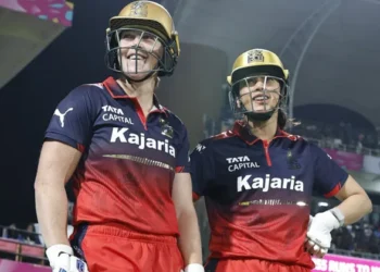 ഡബ്ല്യുപിഎല്‍:-ഡി-ക്ലർക്കിന്റെ-പോരാട്ടത്തെ-വാനോളം-പുകഴ്‌ത്തി-സ്മൃതി-മന്ദാന