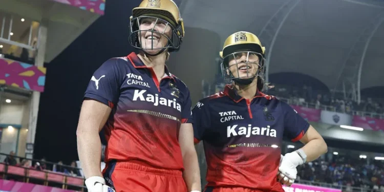 ഡബ്ല്യുപിഎല്:-ഡി-ക്ലർക്കിന്റെ-പോരാട്ടത്തെ-വാനോളം-പുകഴ്ത്തി-സ്മൃതി-മന്ദാന