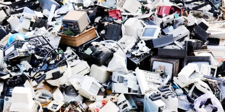 പരിസ്ഥിതി-സംരക്ഷണം-ലക്ഷ്യം!-ഇലക്ട്രോണിക്-മാലിന്യ-കയറ്റുമതിക്ക്-ഒമാനിൽ-വിലക്ക്