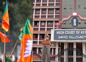 അയ്യപ്പൻ,-കാവിലമ്മ,-ആറ്റുകാലമ്മ,-ഭാരതാംബ,-ശ്രീപത്മനാഭൻ,-ഗുരുദേവൻ,-ബലിദാനികൾ…-ദൈവനാമത്തിൽ-എന്നതിന്-പകരം-പല-ദൈവങ്ങളുടെ-പേര്-എങ്ങനെ-പറയാനാകും,-ദൈവ-നാമത്തിൽ-സത്യപ്രതിജ്ഞ-ചെയ്ത-തിരുവനന്തപുരം-കോർപ്പറേഷനിലെ-20-ബിജെപി-കൗൺസിലർമാർക്ക്-ഹൈക്കോടതി-നോട്ടീസ്