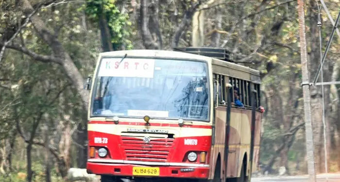 അപകടകരമായ-രീതിയില്-വാഹനം-ഓടിച്ചു,-ചോദ്യം-ചെയ്ത-യാത്രക്കാര്ക്ക്-നേരെ-അസഭ്യവര്ഷം,-ബസ്-ഓടിക്കുന്നതിനിടെ-പിന്നോട്ട്-നോക്കി-ബഹളം-വച്ചു,-കെഎസ്ആര്ടിസി-ഡ്രൈവര്ക്കെതിരെ-പരാതിയുമായി-യാത്രക്കാരി