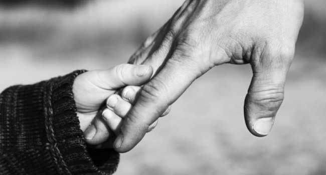 കുറച്ചുനാളുകളായി-ജോലിയില്ല,-6-വയസുകാരിയെ-വിഷം-നൽകി-കൊലപ്പെടുത്തിയ-ശേഷം-പിതാവ്-ജീവനൊടുക്കി,-മൃതദേഹം-കണ്ടത്-ഭാര്യ-ജോലി-കഴിഞ്ഞ്-വീട്ടിലെത്തിയപ്പോൾ