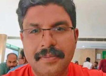 ബന്ധുവിനെ-വിളിച്ച്-കുറച്ചു-സംസാരിക്കാനുണ്ട്,-പിറ്റേന്ന്-കാണാമെന്നു-പറഞ്ഞിരുന്നെങ്കിലും-അതിനുമുൻപേ-ദീപക്-പോയി-സനീഷ്!!-തന്റെ-എന്റെ-മകനു-സംഭവിച്ചത്-മറ്റൊരാൾക്കും-ഉണ്ടാവരുത്,-അവന്-നീതികിട്ടണം-പിതാവ്,-യുവതിക്കെതിരെ-നിയമനടപടിക്കൊരുങ്ങി-ദീപക്കിന്റെ-കുടുംബം