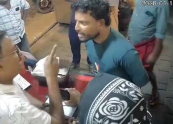 പൊറോട്ട-വാങ്ങിയ-യുവാവ്-ഗ്രേവി-ചോദിച്ചു,-ഗ്രേവി-വേണമെങ്കിൽ-20-രൂപ-വെക്കണമെന്ന്-കടയുടമയുടെ-ഭാര്യ…-പിന്നെ-നടന്നത്-എടുത്തിട്ടടി…-യുവാവ്-ഭർത്താവിനെ-കടയിൽ-നിന്നു-പുറത്തേക്കു-വലിച്ചിട്ട്-കൈയിൽ-സൂക്ഷിച്ചിരുന്ന-വസ്തു-കൊണ്ട്-പുരികത്തിൽ-കുത്തി,-ശരീരത്തിന്റെ-പല-ഭാഗത്തും-മർദിച്ചു,-പിടിച്ചുമാറ്റാൻ-നോക്കിയപ്പോൾ-തനിക്കും-ഇടി-കിട്ടിയെന്ന്-ജുമൈലത്ത്,-കേസെടുത്ത്-പോലീസ്