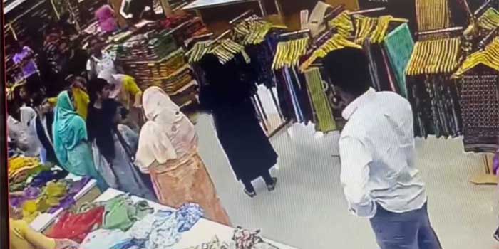 വിവാഹത്തെ-എതിർത്തു,-വൈരാഗ്യത്തിൽ-ആൺസുഹൃത്തിന്റെ-അമ്മയെ-ജോലി-ചെയ്യുന്ന-സ്ഥാപനത്തിലെത്തി-കറിക്കത്തിക്ക്-കുത്തി,-കുത്തേറ്റത്-45-കാരിയുടെ-മുഖത്ത്!!-19-കാരി-അറസ്റ്റിൽ…-യുവതി-സ്ഥാപനത്തിലെത്തിയത്-കത്തിയുമായി