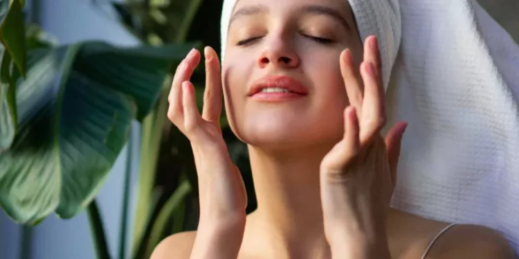 തിളങ്ങുന്ന-ചർമ്മത്തിന്-ഇനി-വിലകൂടിയ-കെമിക്കലുകൾ-വേണ്ട;-വീട്ടിലുണ്ടാക്കാം-മൂന്ന്-തരം-ബോഡി-ഓയിലുകൾ