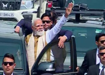 തലസ്ഥാന-ന​ഗരിയിൽ-പ്രധാനമന്ത്രിയുടെ-റോഡ്-ഷോ,-വൻ-പ്രഖ്യാപനത്തിനു-കാതോർത്ത്-കേരളം!!-പ്രവർത്തകരെ-കൈവീശി-അഭിവാദ്യം-ചെയ്ത്-പ്രധാനമന്ത്രി