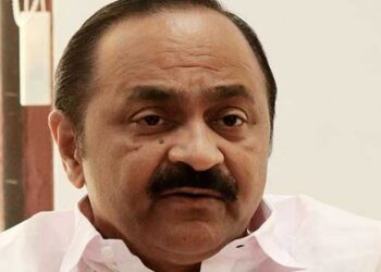 പാർട്ടി-തന്നെ-പോലീസ്-സ്റ്റേഷനും-കോടതിയുമാകുവാണോ?-രക്തസാക്ഷിയുടെ-പണം-കവർന്നെടുത്തവർക്കെതിരേ-എന്തുകൊണ്ട്-പോലീസ്-നടപടി-സ്വീകരിക്കുന്നില്ല?-എസ്ഐടി-ഇടക്കാല-കുറ്റപത്രം-പോലും-സമർപ്പിക്കാതെ-കുറ്റവാളികൾക്ക്-ജാമ്യം-ലഭിക്കാനുളള-സാഹചര്യം-ഒരുക്കി,-ജാമ്യം-കുറ്റവാളികൾ-പുറത്തിറങ്ങി-തെളിവുകൾ-നശിപ്പിക്കാൻ-അവസരമൊരുക്കും-വിഡി-സതീശൻ