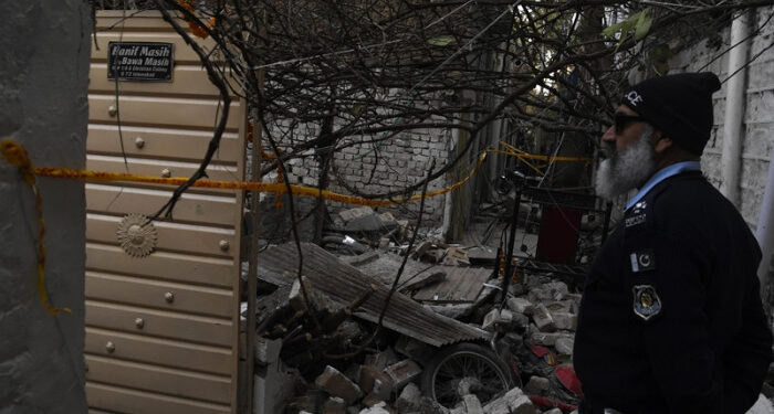 അതിഥിയായി-വിവാഹവീട്ടില്‍-കയറിപ്പറ്റി,-പിന്നാലെ-ചാവേറാക്രമണം,-പാകിസ്ഥാനില്‍-വിവാഹചടങ്ങിനിടെ-ഏഴ്-പേര്‍-കൊല്ലപ്പെട്ടു,-25-പേരുടെ-നില-അതീവ-ഗുരുതരം