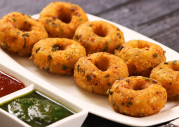 ദോശയും-ചമ്മന്തിയും-പിന്നെ-ഒരു-‘കുട്ടി’-വടയും;-പ്രഭാതഭക്ഷണം-ഗംഭീരമാക്കാം!