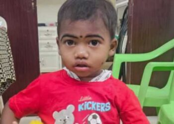 ട്രെയിനിൽ-രണ്ടു-വയസുള്ള-കുഞ്ഞിനെ-ഉപേക്ഷിച്ച്-മാതാപിതാക്കൾ-കടന്നുകളഞ്ഞു,-കുഞ്ഞിന്റെ-രക്ഷിതാക്കളെ-കണ്ടെത്താനുള്ള-ശ്രമത്തിൽ,-സംസ്ഥാന-വ്യാപക-തെരച്ചിൽ!!-കുട്ടി-മലയാളിയാണോയെന്ന്-വ്യക്തതയില്ലെന്ന്-പോലീസ്