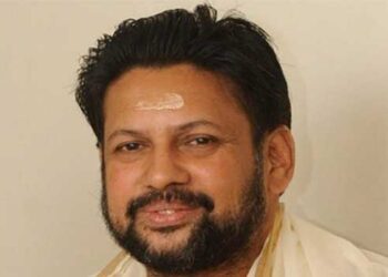 വെള്ളപ്പൊക്കത്തിൽ-കുറച്ചുപണം-നഷ്ടമായിട്ടുണ്ടെന്ന്-തന്ത്രി,-തിരുവല്ലയിലെ-പൊട്ടിയ-ബാങ്കിലിട്ട്-തന്ത്രിക്ക്-നഷ്ടമായത്-ഒന്നും-രണ്ടും-രൂപയല്ല-രണ്ടരക്കോടിയെന്ന്-എസ്ഐടിയുടെ-കണ്ടെത്തൽ…-കോടികൾ-നഷ്ടമായിട്ടും-കണ്ഠര്-രാജീവര്-ഒരിടത്തും-പരാതി-നൽകാത്തതിൽ-ദുരൂഹത,-എല്ലാം-തോണ്ടിപ്പുറത്തിടാനൊരുങ്ങി-എസ്ഐടി