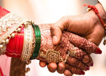 സ്വന്തം-ഇഷ്ടപ്രകാരം-വിവാഹം-കഴിച്ചാൽ-കുടുംബത്തിന്-ഭ്രഷ്ട്:-മധ്യപ്രദേശിലെ-ഗ്രാമത്തിൽ-നിയമവിരുദ്ധ-ഉത്തരവ്