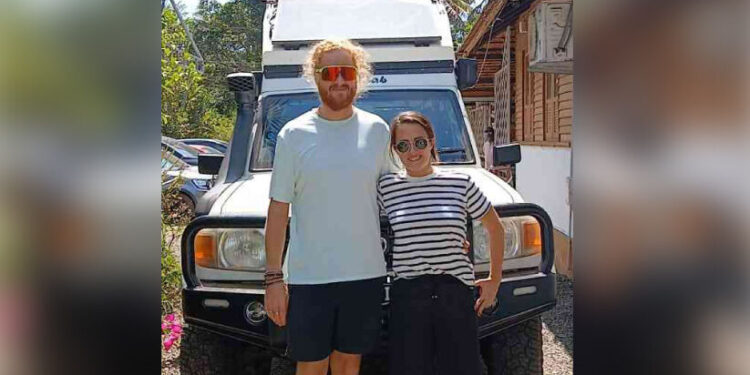 കാ​ർ-വീ​ടാ​ക്കി-ലോ​കം-ചു​റ്റു​ന്ന-വി​ദേ​ശ-ദ​മ്പ​തി​മാ​ർ