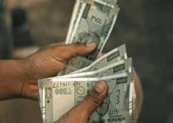 12-ാം-ശമ്പള-പരിഷ്‌കരണ-കമ്മിഷന്‍-പ്രഖ്യാപനം,-മൂന്നുമാസത്തിനകം-റിപ്പോർട്ട്-സമർപ്പിക്കണം,-സര്‍ക്കാര്‍-പെന്‍ഷന്‍-ജീവനക്കാരുടെ-അവശേഷിക്കുന്ന-ഡിഎ,-ഡിആര്‍-ഗ‍ഡുക്കള്‍-പൂര്‍ണ്ണമായും-നല്‍കും,-ആദ്യ-ഗഡു-ഡിഎ-ഫെബ്രുവരിയിലെ-ശമ്പളത്തോടൊപ്പവും-ബാക്കി-ഡിഎ,-ഡിആര്‍-ഗഡുക്കള്‍-മാർച്ച്-മാസത്തോടെ