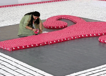 ആർത്തവ-ആരോഗ്യത്തിനുള്ള-അവകാശം-മൗലികാവകാശമാണെന്ന്-സുപ്രീം-കോടതി;-സ്കൂൾ-പെൺകുട്ടികൾക്ക്-സൗജന്യ-സാനിറ്ററി-പാഡുകൾ-നൽകണമെന്ന്-ഉത്തരവിട്ടു;-സ്വകാര്യ-സ്കൂളുകൾ-ഈ-സൗകര്യങ്ങൾ-നൽകുന്നില്ലെങ്കിൽ-അവയുടെ-അംഗീകാരം-റദ്ദാക്കാനും-നിർദ്ദേശം