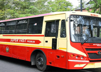 അർധരാത്രി-സ്റ്റോപ്പിലിറങ്ങാനാവാതെ-ഉറങ്ങിപ്പോയ-അമ്മയ്ക്കും-കുഞ്ഞിനും-തുണയായി-കെഎസ്ആർടിസി;-ബസ്-12-കി.മി-തിരിച്ച്-പോയി-ഇറങ്ങേണ്ടയിടത്ത്-തന്നെ-എത്തിച്ചു!