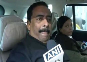 “നീ-എപ്പോഴാണ്-വരുന്നത്,-എനിക്കൊന്ന്-കാണണമെന്ന്-റോയ്-പറഞ്ഞു,-ഇന്ന്-7-മണിക്കു-കാണാമെന്നു-പറഞ്ഞു,-പക്ഷേ-കാണാൻ-ആളുണ്ടായില്ല,-ആള്-പോയി.-കടമോ,-ബാധ്യതയോ,-മറ്റു-ഭീഷണികളോ-ഒന്നും-ഉണ്ടായിരുന്നില്ല”…