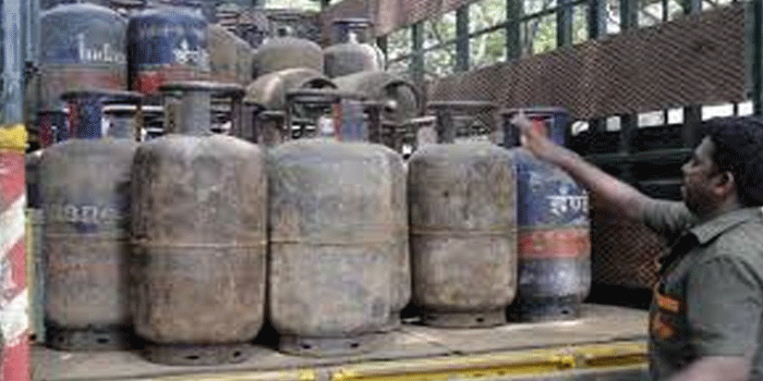 വാണിജ്യ-എൽപിജി-വിലയിൽ-വീണ്ടും-വർദ്ധന;-സിലിണ്ടറിന്-49-രൂപയുടെ-വർധനയാണ്-ഉണ്ടായിരിക്കുന്നത്;-ഗാർഹിക-സിലിണ്ടർ-വിലയില്-മാറ്റമില്ല