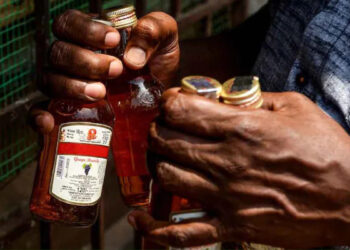 ബെവ്കോ-ജീവനക്കാര്‍-ഒരു-മാസം-മാത്രം-വാങ്ങിയ-കൈക്കൂലി-എട്ട്-ലക്ഷം-രൂപ,-പണം-കൈപ്പറ്റിയത്-തവണകളായി,-ഗൂഗിള്‍-പേ-വഴിയും-ഇടപാടുകള്‍-നടത്തി