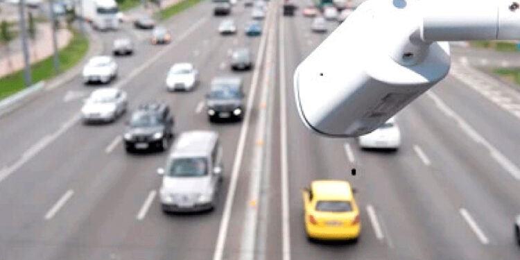 ട്രാഫിക്-നിയമലംഘനങ്ങൾ-പിടികൂടാൻ-സ്മാർട്ട്-ക്യാമറകൾ-സജീവം;-വിവരങ്ങൾ-അപ്ഡേറ്റ്-ചെയ്യാൻ-നിർദ്ദേശം