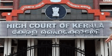 മുഖ്യമന്ത്രിയുടെ-മകള്‍-വീണയുടെ-പേരിലുൾപ്പെടെയുള്ള-4-കേസുകൾ-അടിയന്തര-പരി​ഗണനയ്ക്കായി-ലിസ്റ്റ്-ചെയ്യിച്ച-ഹർജിക്കാരന്-40,000-രൂപ-പിഴയിട്ട-നടപടി-റദ്ദാക്കില്ലെന്ന്-ഹൈക്കോടതി;-ഇതേ-കാര്യങ്ങൾ-ആവർ‍ത്തിച്ചാൽ-പിഴ-10,000-രൂപയിൽ-ഒതുങ്ങുകയില്ലെന്നും-കോടതി