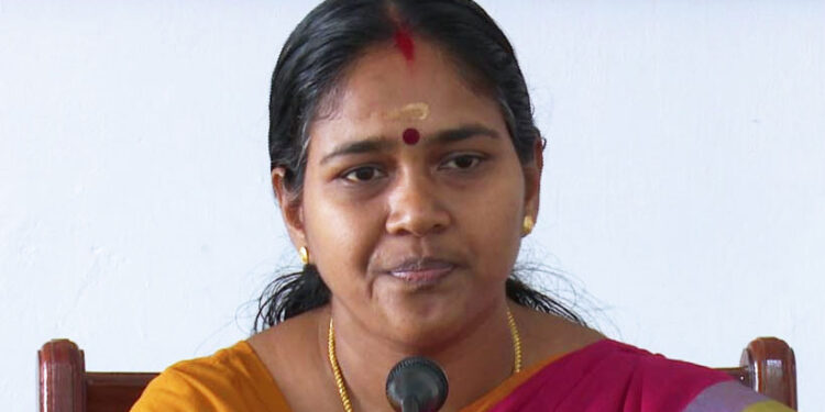 “മന്ത്രി-റിയാസിന്-നടക്കാൻ-വയ്യാത്ത-ആളല്ലല്ലോ,-നേരിട്ട്-പോയി-ആവശ്യങ്ങൾ-ചോദിച്ചുകൂടെ?”-ശോഭാ-സുരേന്ദ്രൻ