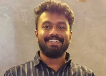 സ്വകാര്യ-ചാറ്റുകളും-ചിത്രങ്ങളും-സമൂഹമാധ്യമങ്ങളിലൂടെ-പ്രചരിപ്പിക്കുന്നു,-ഭീഷണിപ്പെടുത്തുന്നു,-ഇതിനു-നേതൃത്വം-നൽകുന്നത്-വ്യാജ-വോട്ടർ-ഐഡി-കേസിൽ-പ്രതിയായ-ഫെന്നി-നൈനാനും-രാ​ഹുൽ-അനുകൂലികളായ-സൈബർ-സംഘങ്ങളും,-പരാതിക്കാരുടെ-വ്യക്തിത്വം-വെളിപ്പെടുത്തിയവർക്കെതിരെ-നിയമനടപടി-വേണം,-പ്രിയങ്ക-​ഗാന്ധിക്ക്-ഇമെയിൽ-പരാതി-അയച്ച്-മൂന്നാം-പരാതിക്കാരി