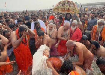 500-പേർക്ക്-ഭക്ഷണം-നൽകേണ്ടി-വരും-എന്നു-കരുതിയിടത്ത്-പ്രതിദിനം-നൽകേണ്ടി-വന്നത്-അമ്പതിനായിരം-പേർക്കുള്ള-ഭക്ഷണം!!-തിരുനാവായ-മഹാമാഘ-മേള-നൽകുന്നത്-ഹിന്ദുത്വ-രാഷ്ട്രീയം-വേരുകൾ-ഉറപ്പിക്കുന്നതിന്റെ-സൂചനകൾ?-വരും-വർഷങ്ങളിൽ-കേരള-രാഷ്ട്രീയത്തിലെ-കൊടുങ്കാറ്റാവുമോ-മഹാമാഘ-മേള?…